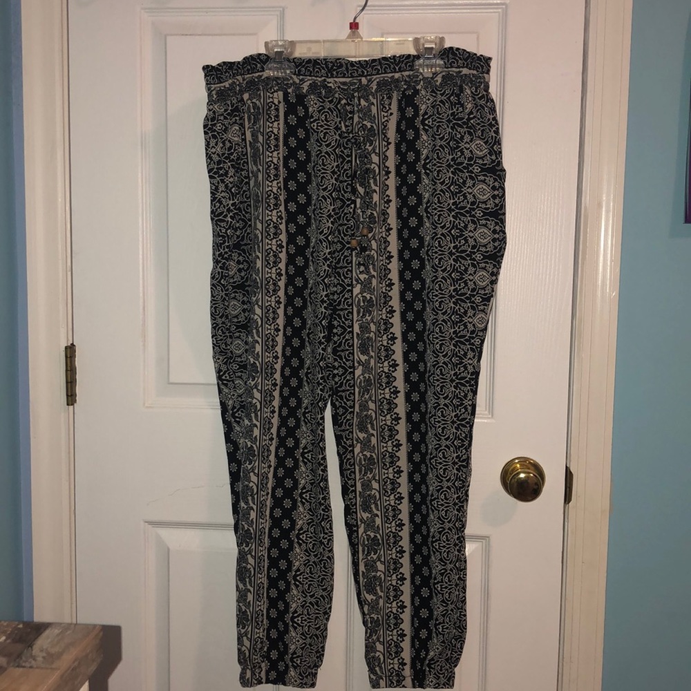 Rewind black and white pants